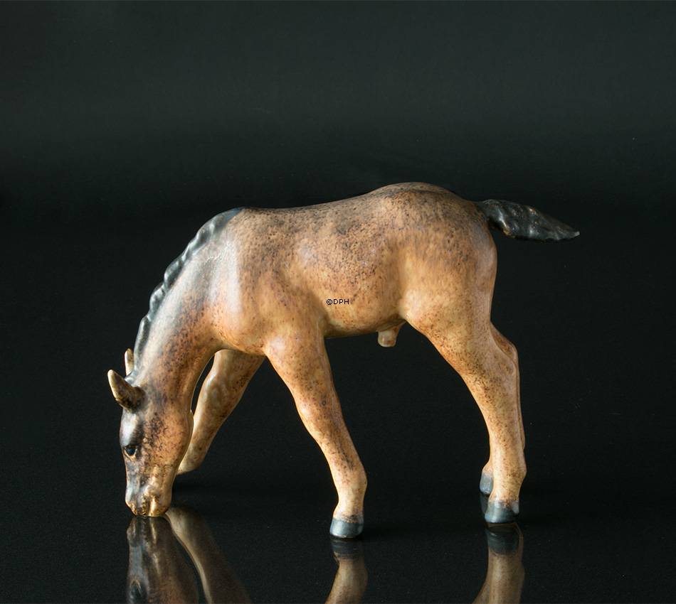 Fohlen (Pferd) stehend, Keramik
