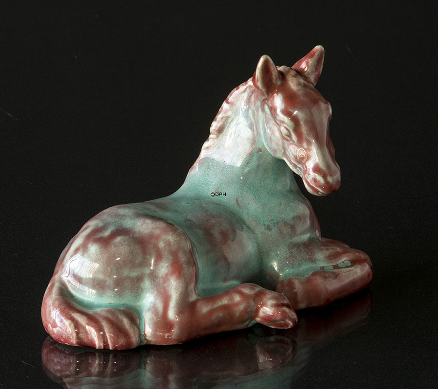 Fohlen (Pferd) stehend, Keramik Rot / Türkis