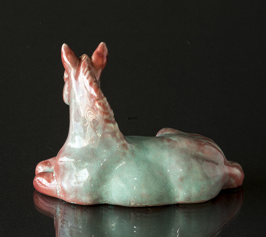 Fohlen (Pferd) stehend, Keramik Rot / Türkis