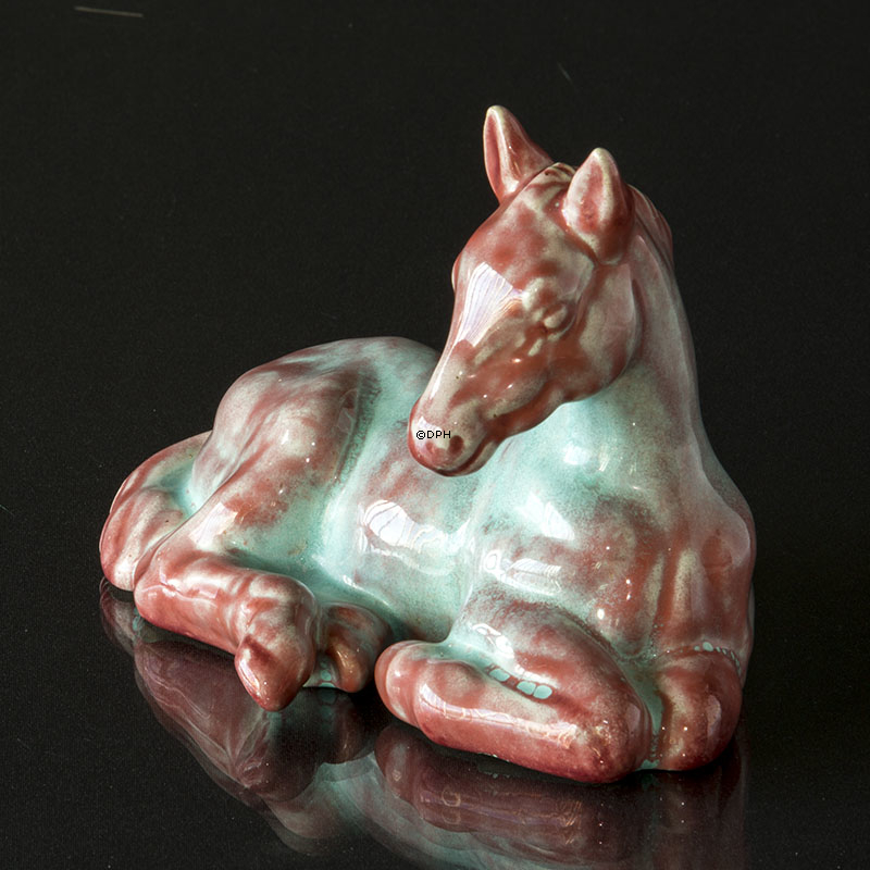 Fohlen (Pferd) stehend, Keramik Rot / Türkis