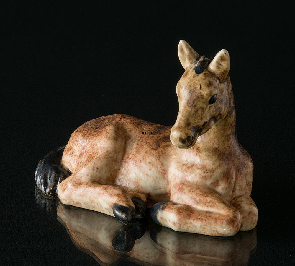 Fohlen (Pferd) stehend, Keramik
