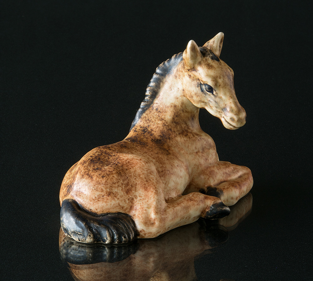 Fohlen (Pferd) stehend, Keramik