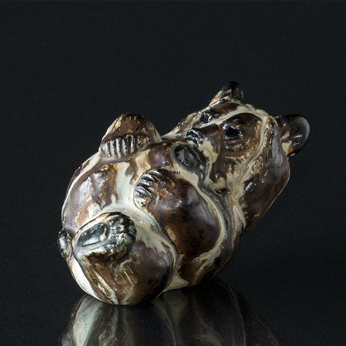 Arne Ingdam Keramik Bär beißt sich im Fuß