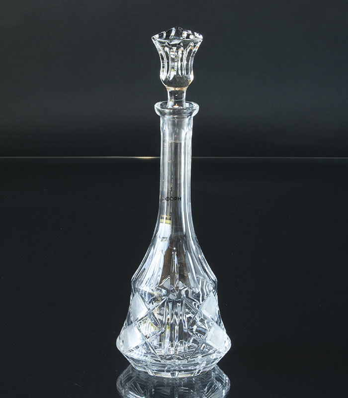 Hohe Karafe in Glas mit Schliff