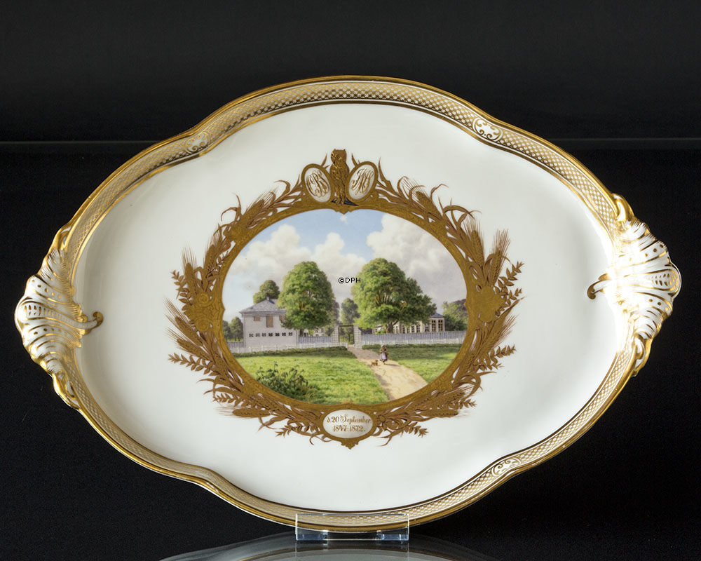 Großes Tablett mit Aufglasurdekor, Royal Copenhagen, Bemaltes Gebäude? 1847-1872