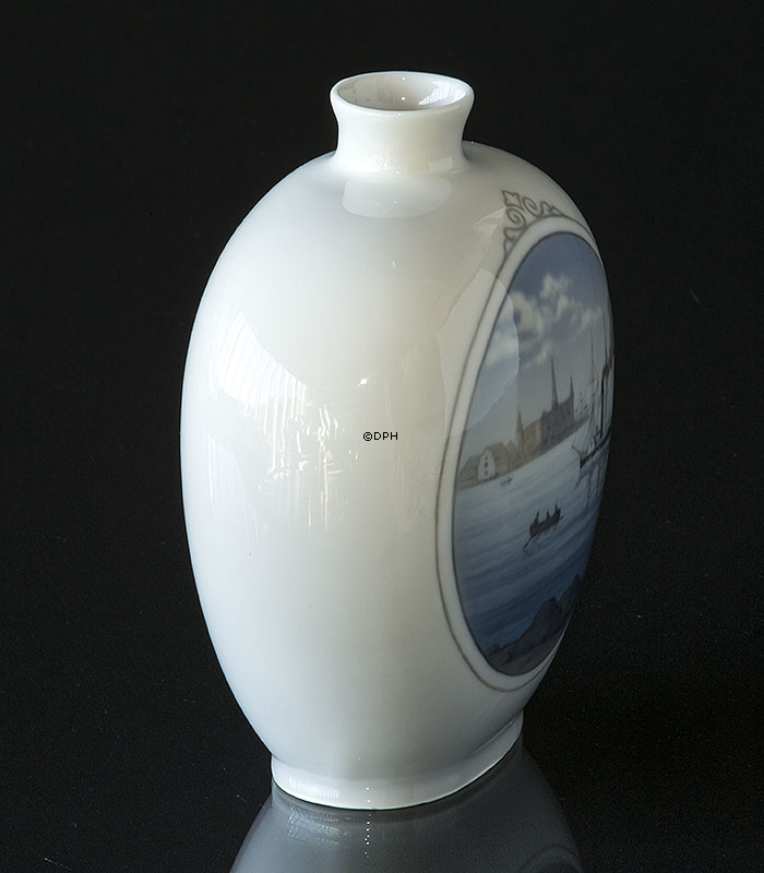 UNICA ovale Royal Copenhagen Vase, signiert Astrid Richter 1937, Privat. Inschrift. 20.4. 1937 und Monogramm. Marine-Motiv