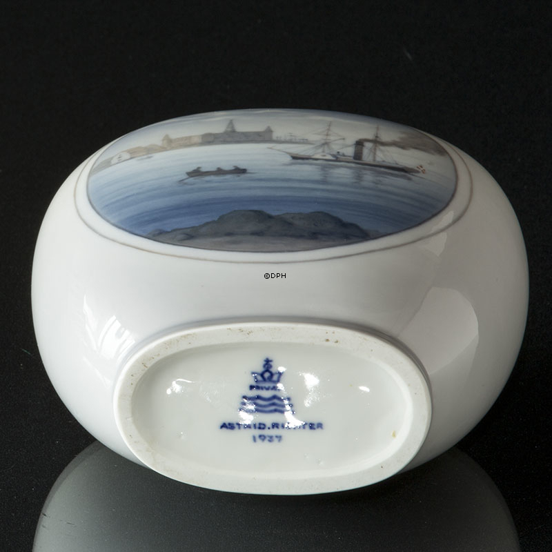 UNICA ovale Royal Copenhagen Vase, signiert Astrid Richter 1937, Privat. Inschrift. 20.4. 1937 und Monogramm. Marine-Motiv