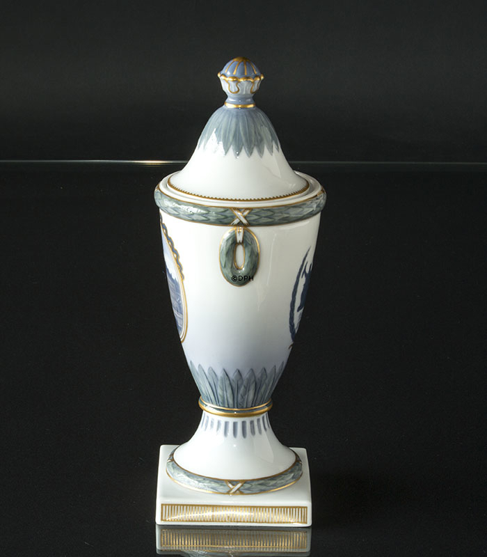 Ziertrophäe / Deckelvase mit Halbaufglasurdekor, Royal Copenhagen, Inschrift: 4. April 1798-1923