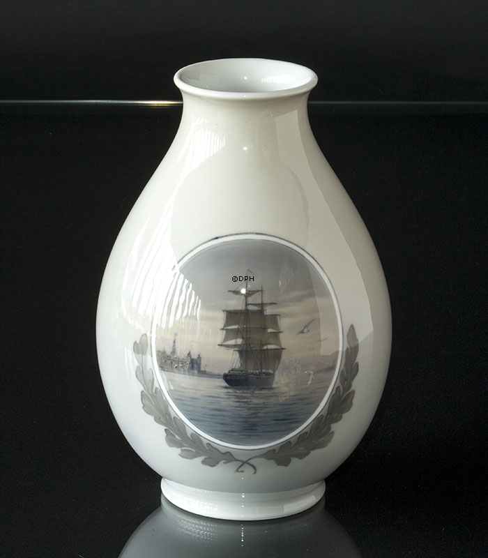 Vase mit Segelschiffen, Royal Copenhagen Nr. 2308 UNICA Signiert Private ON oder NO