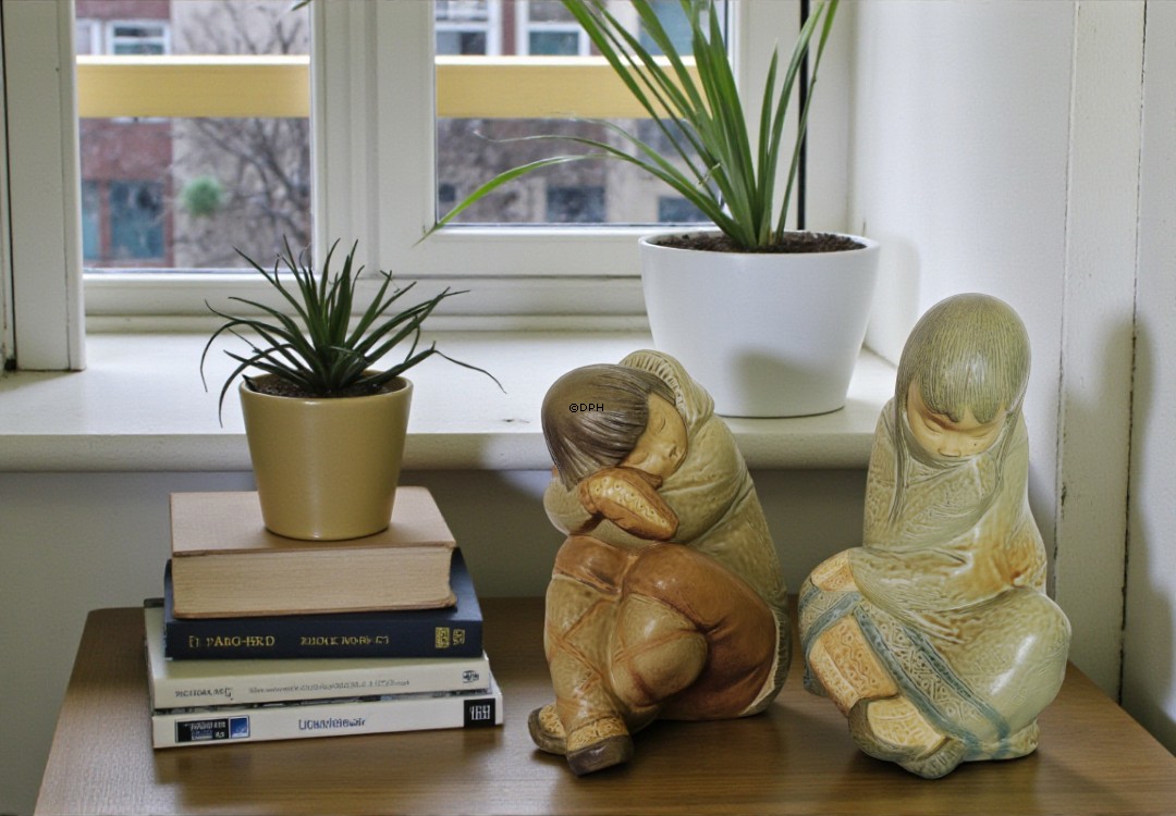 Lladro königliche spanische Figur Grünland / Inuit - Sitzende Kinder - Junge und Mädchen