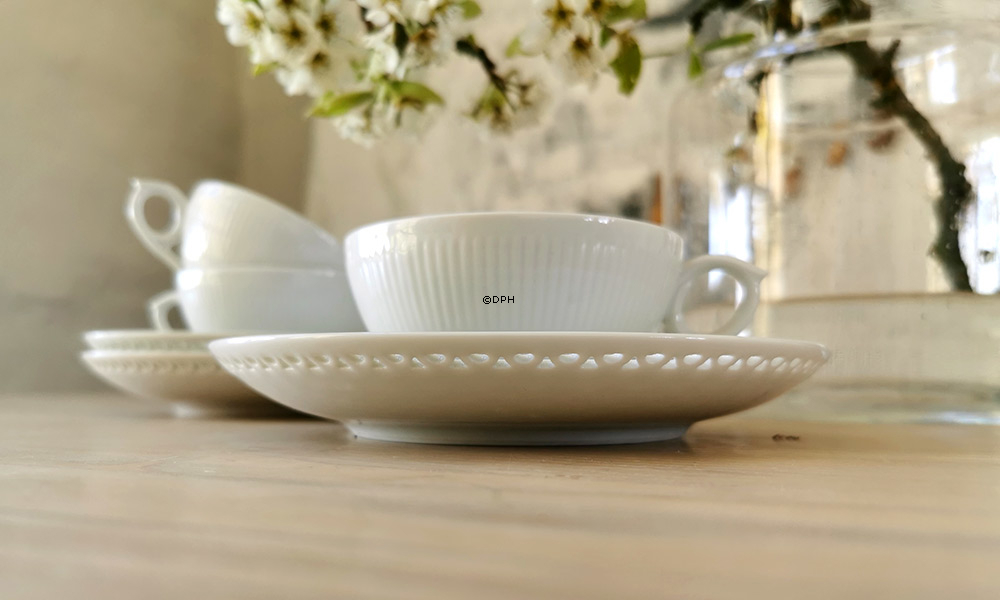 Weiße Untertasse / Teller  Weiße Eleganz (mit Schielmuster als Möwengeschirr) Ø 17,5 cm nr. 481.5, Bing & Gröndahl