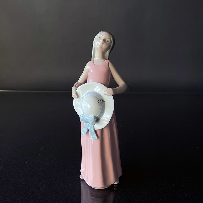 Lladro Figur Mädchen mit Hut, Höhe 25 cm
