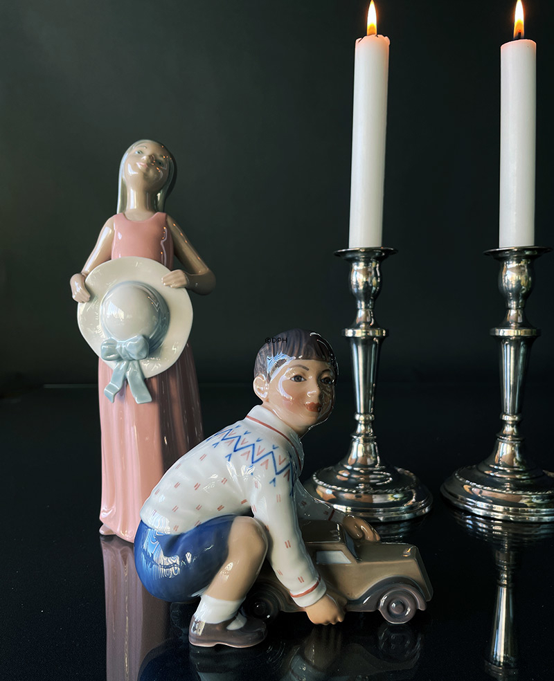 Lladro Figur Mädchen mit Hut, Höhe 25 cm