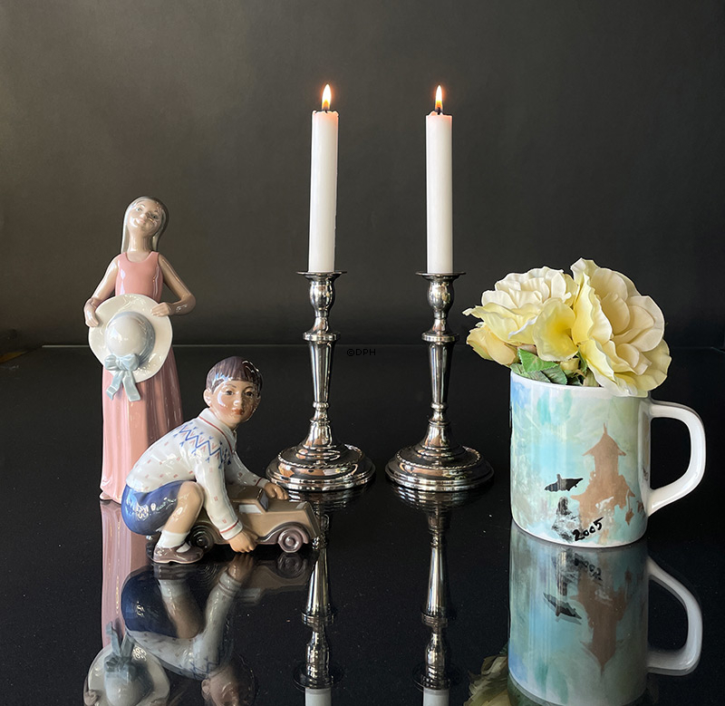 Lladro Figur Mädchen mit Hut, Höhe 25 cm