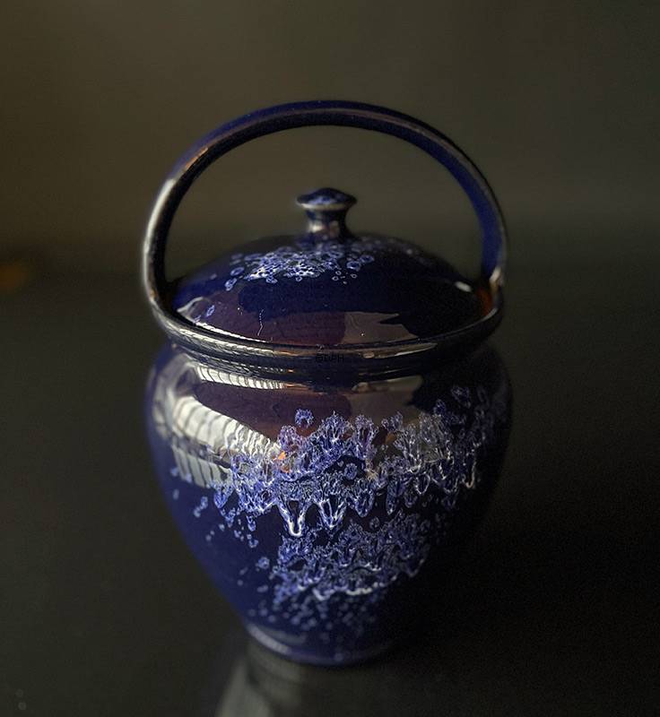 Großes Mutterschaftsglas (Dose mit Deckel) aus Keramik mit schöner blauer Glasur