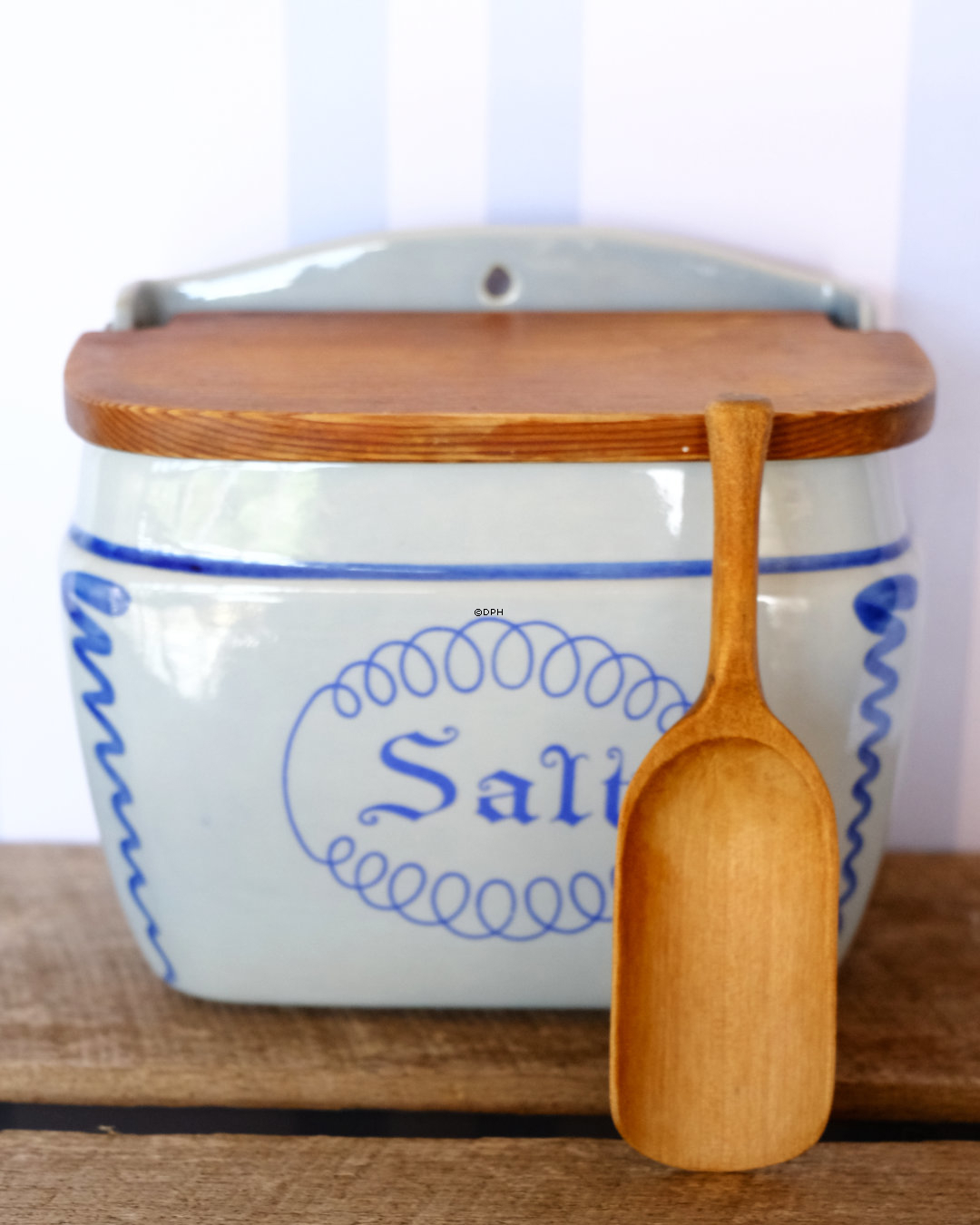 Søholm Salztopf Nr. 1714 in Fayence (Riss in der Nähe der Schraube auf dem Deckel)