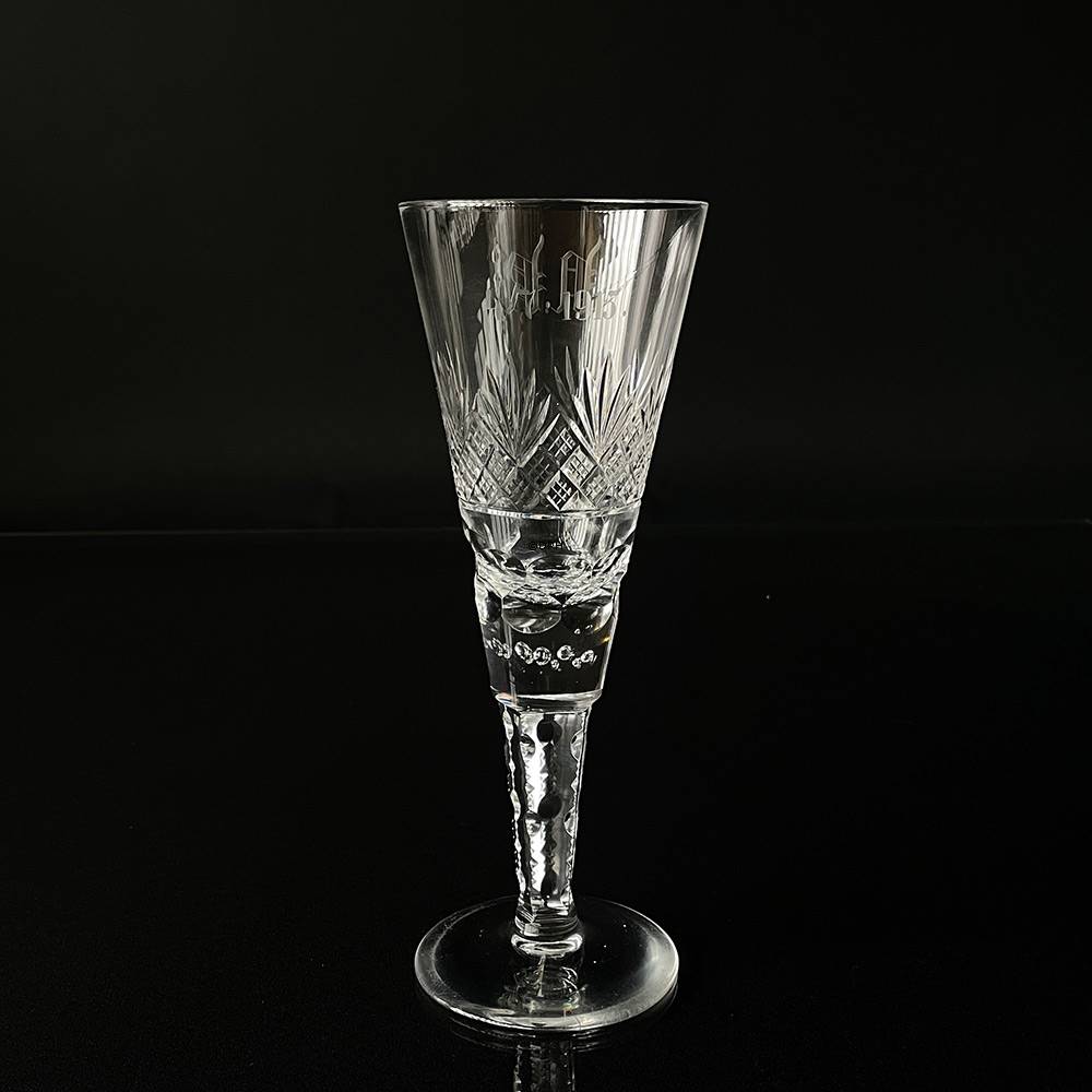 Riesiges Rotweinglas Antik Kristallpokal mit Schliffen,