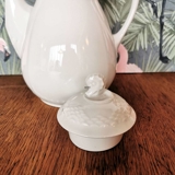 White Elegance (mit Schielmuster wie Möwe) Kaffeekanne Nr. 91A, Bing & Gröndahl