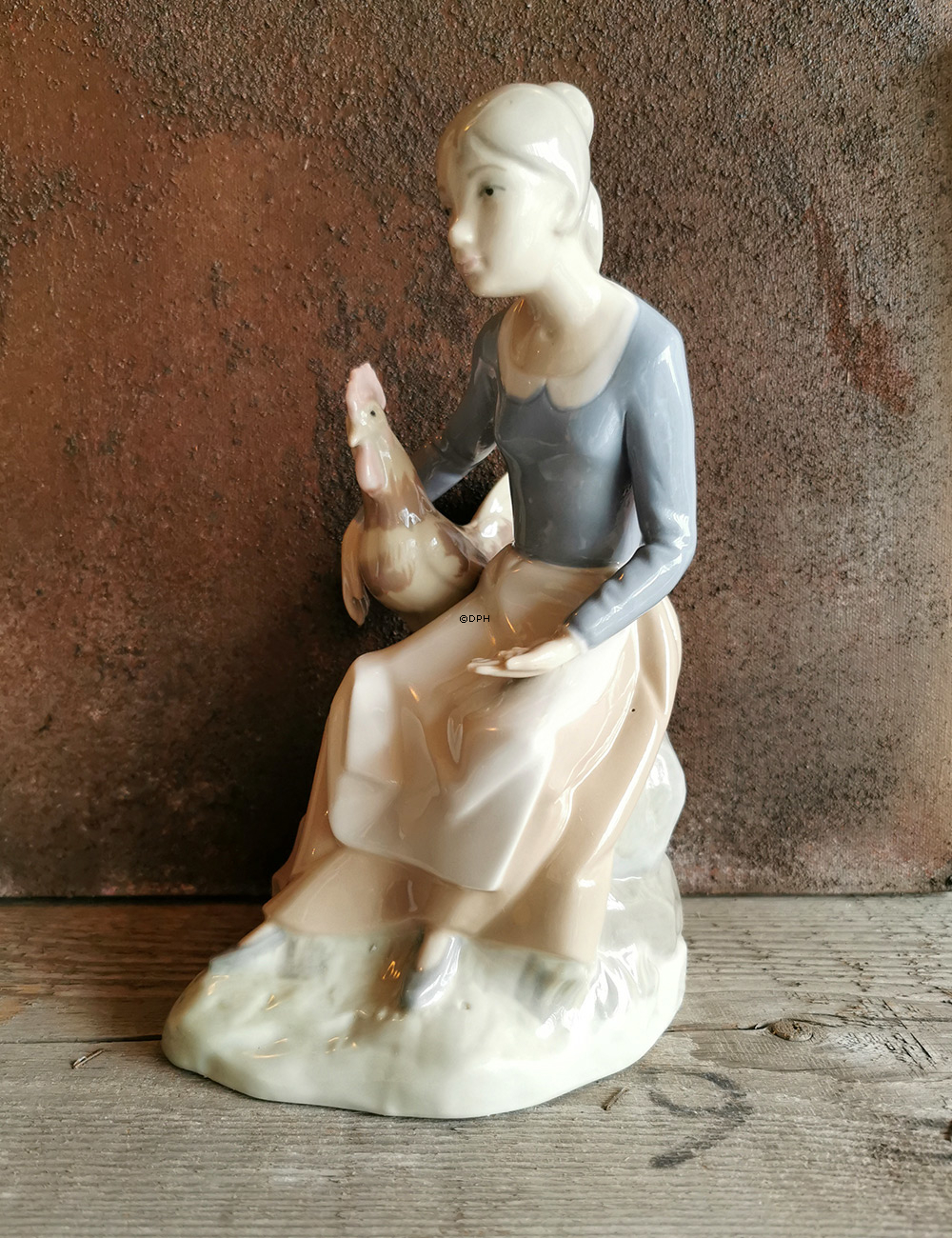 Mädchen mit Hahn, Nummer 243 markiert