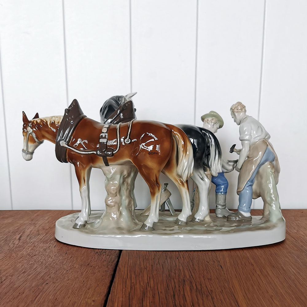 Gräfenthal Thüringen Landwirtschaftsfigur, das Pferd wird beschlagen