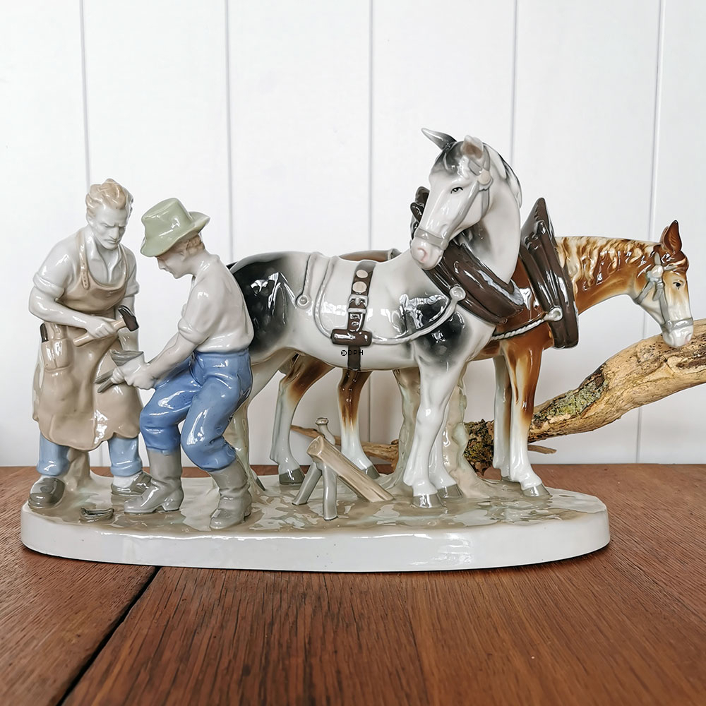 Gräfenthal Thüringen Landwirtschaftsfigur, das Pferd wird beschlagen