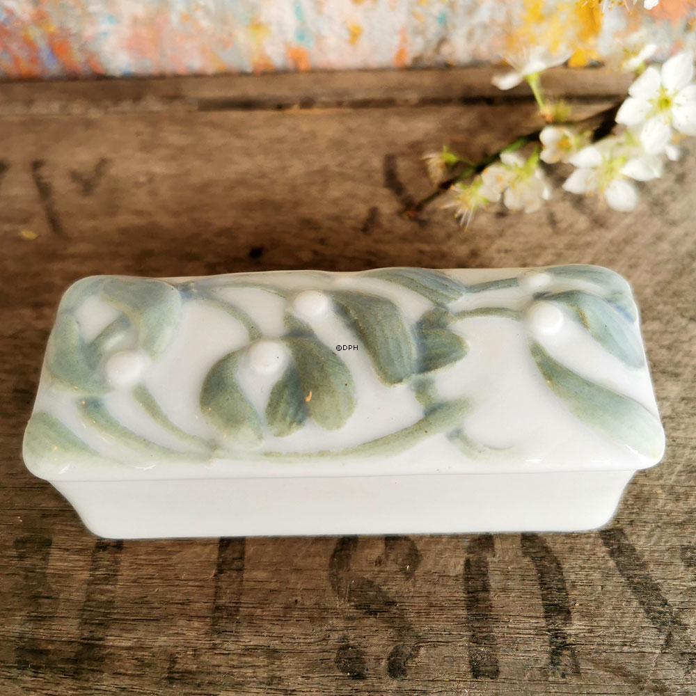 Bonbonniere mit Motiv von grünen Blumen, Bing & Grøndahl Nr. 2/1017