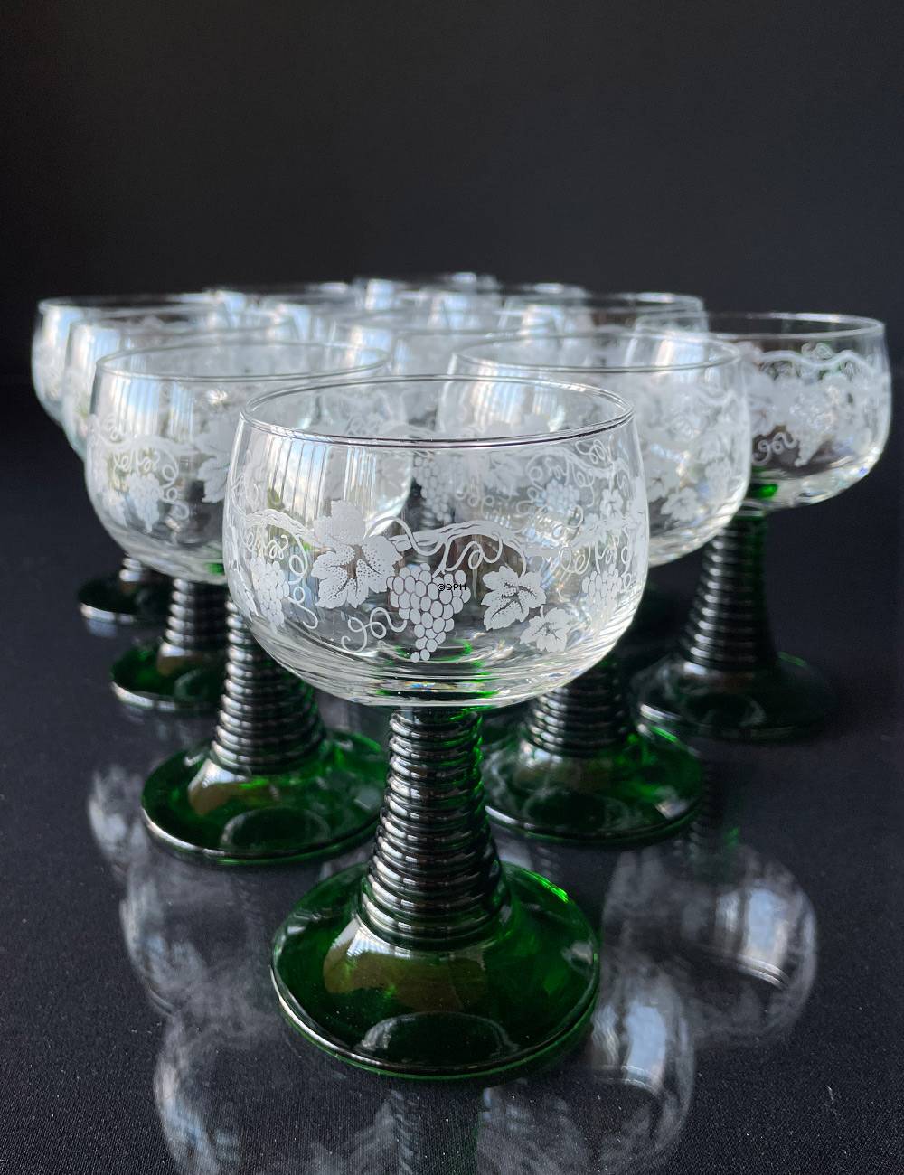 Römerglas mit grünem Stiel - Set aus 12 Stück