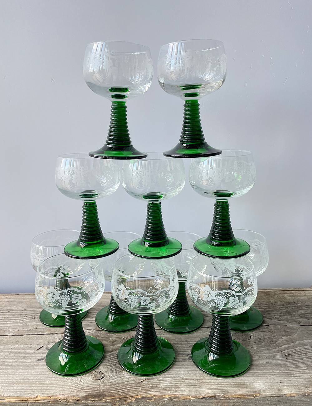 Römerglas mit grünem Stiel - Set aus 12 Stück