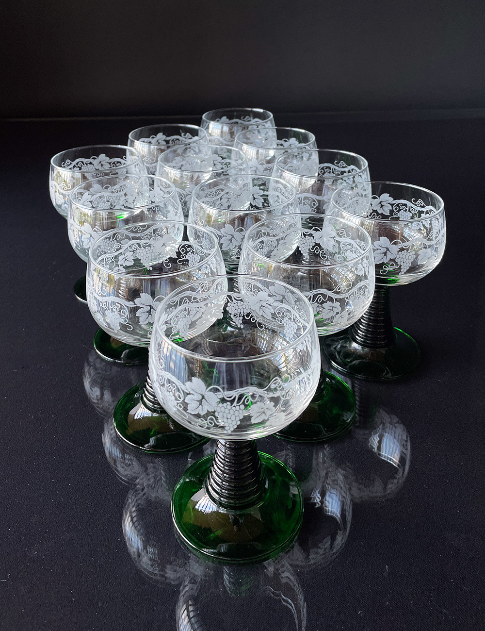 Römerglas mit grünem Stiel - Set aus 12 Stück