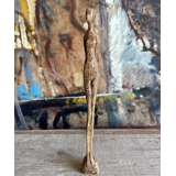 Otto P Frauenfigur, Figur aus hellem Holz. Signiert mit "Otto P", Otto Pedersen, 1902-95, Odense