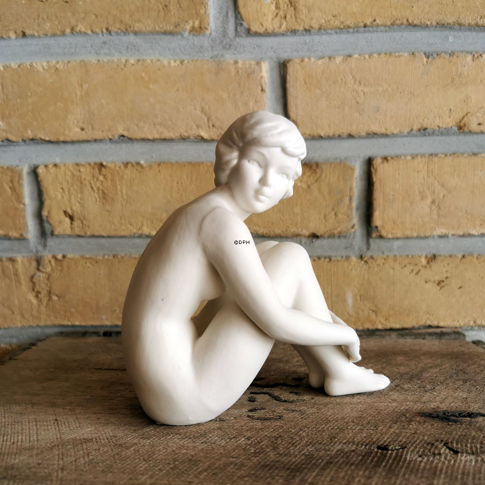 GOEBEL Weißes Mädchen sitzend PARIAN, 1962 FN 68