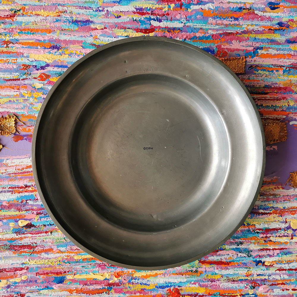 Großer Zinnteller, alt mit Stempel auf dem Boden Ø 32 cm