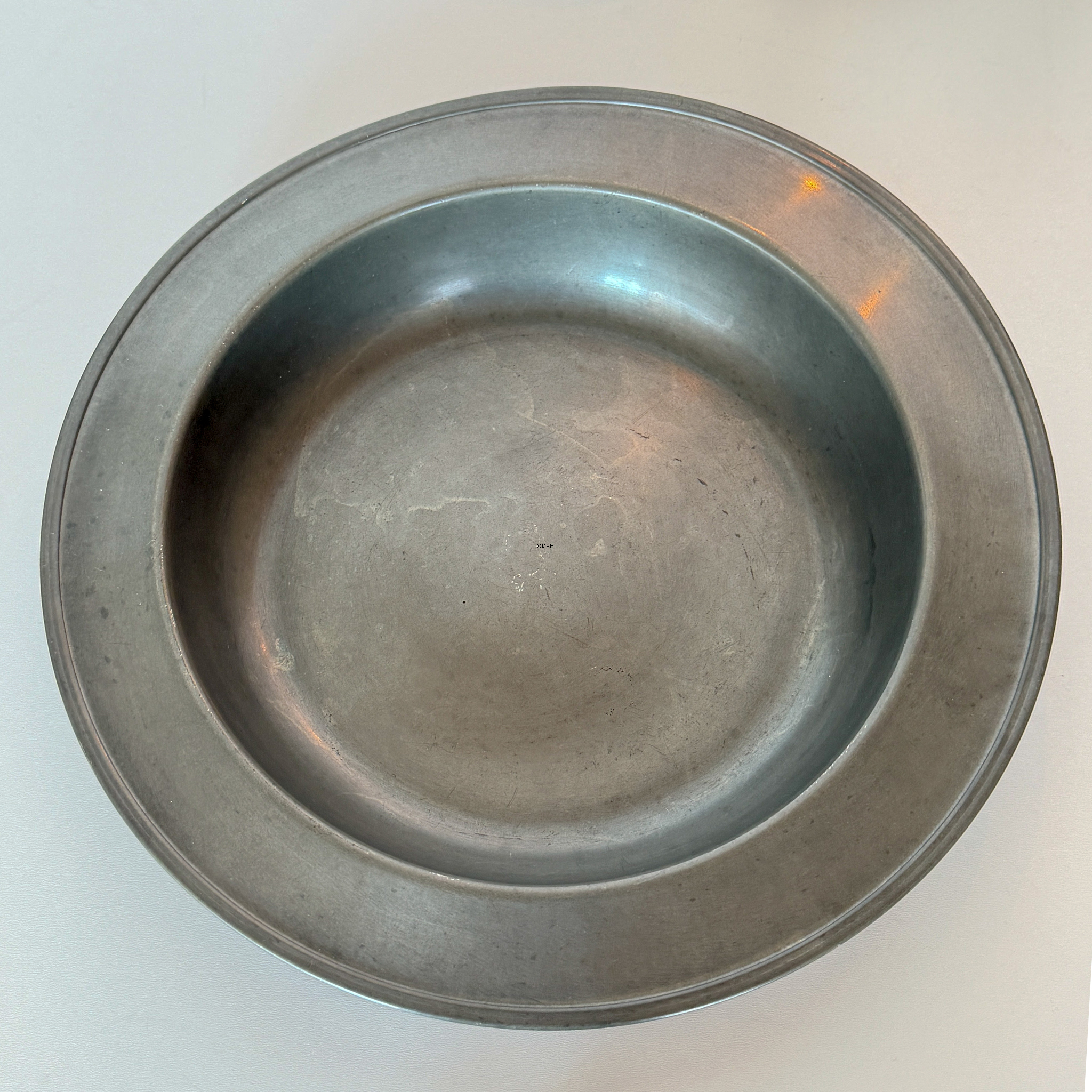 Großer Zinnteller, alt, Diameter 32 cm