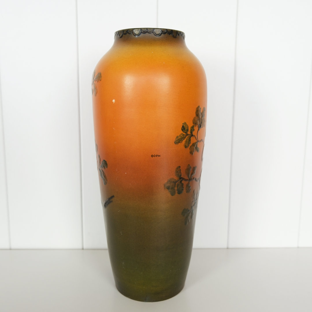 vHohe Ipsen-Vase mit Pfauen Nr. 70