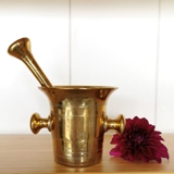 Altes/vintage Messing-Mörser mit Stößel