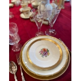 Royal Copenhagen Tellerset, Variation von Goldkorb mit Blumen - 6 Kuchenteller und 1 Servierplatte