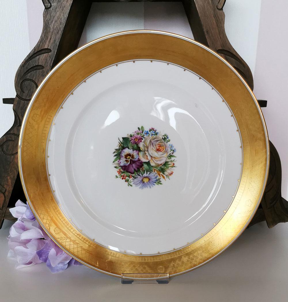 Royal Copenhagen Tellerset, Variation von Goldkorb mit Blumen - 6 Kuchenteller und 1 Servierplatte