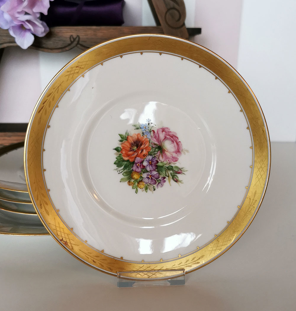 Royal Copenhagen Tellerset, Variation von Goldkorb mit Blumen - 6 Kuchenteller und 1 Servierplatte