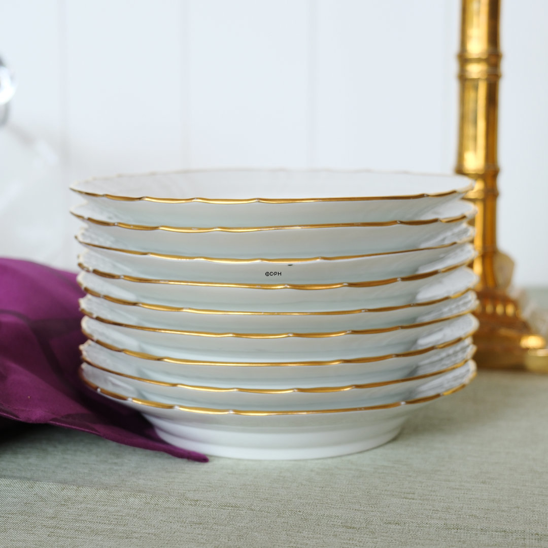 Royal Copenhagen Tellerset, 9 Teller mit verschiedenen Motiven.