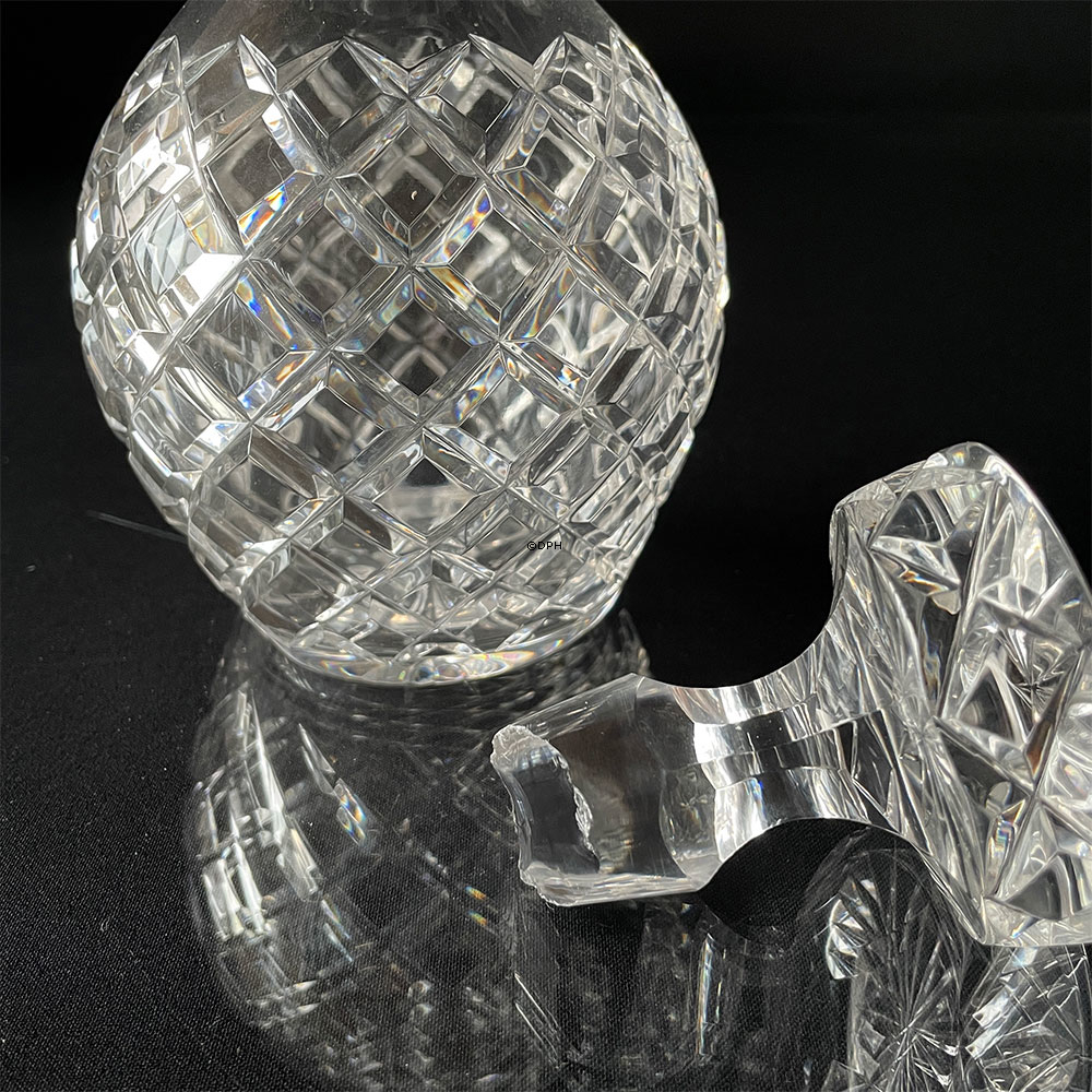 Glaskaraffe mit Schliffmustern (Absplitterung am Stopfen, siehe Foto)