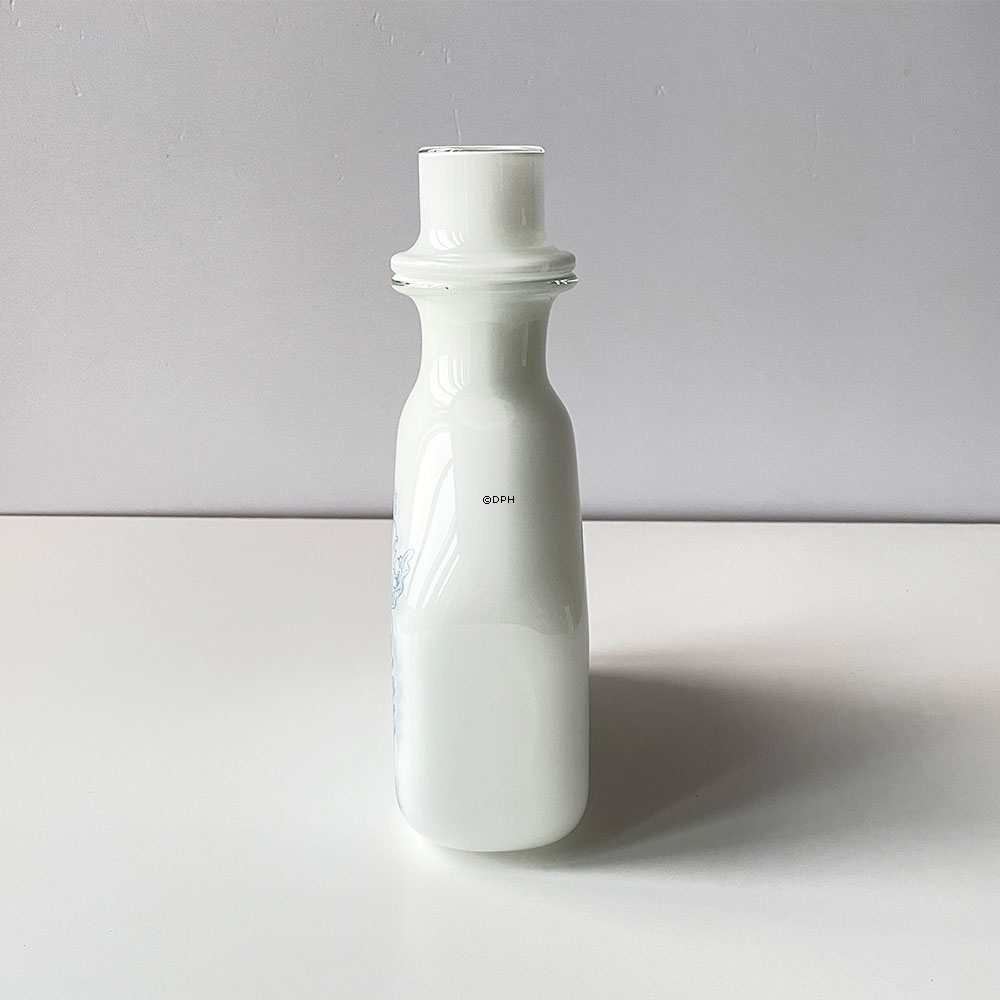 Holmegaard Karaffe, aus der Serie Blue Magic, opalweiß mit blauer Dekoration