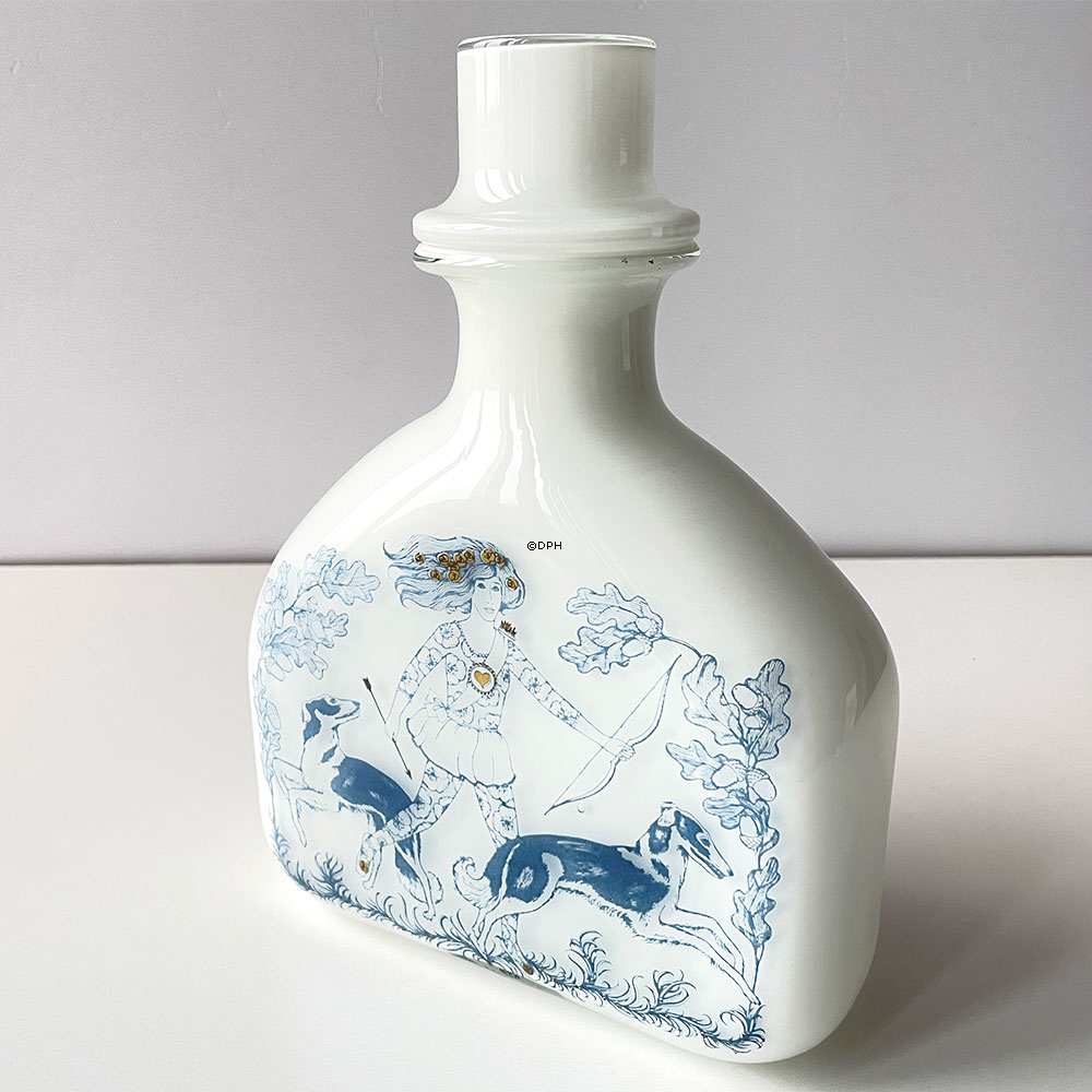 Holmegaard Karaffe, aus der Serie Blue Magic, opalweiß mit blauer Dekoration