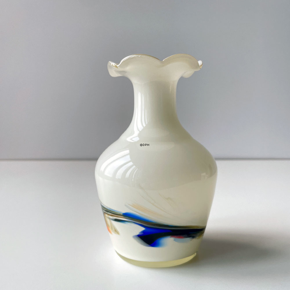 Holmegaard Vase mit mehrfarbiger Dekoration, 16 cm.