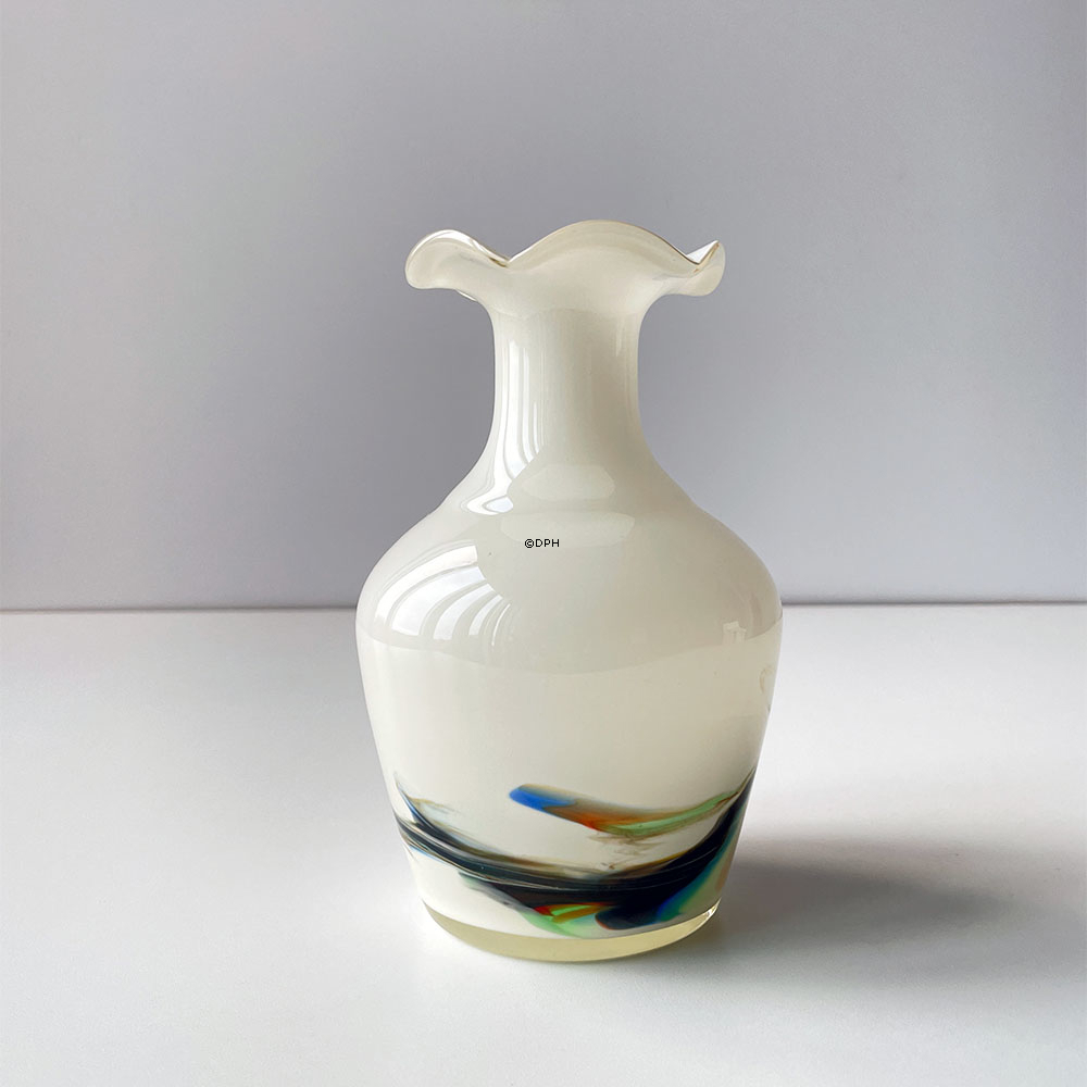 Holmegaard Vase mit mehrfarbiger Dekoration, 16 cm.