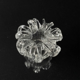 Kleine Glasschale mit breitem, durchbrochenem Rand oben