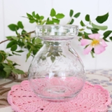 Glas Vase mit Schliffen, Motiv von Zweigen mit Blättern