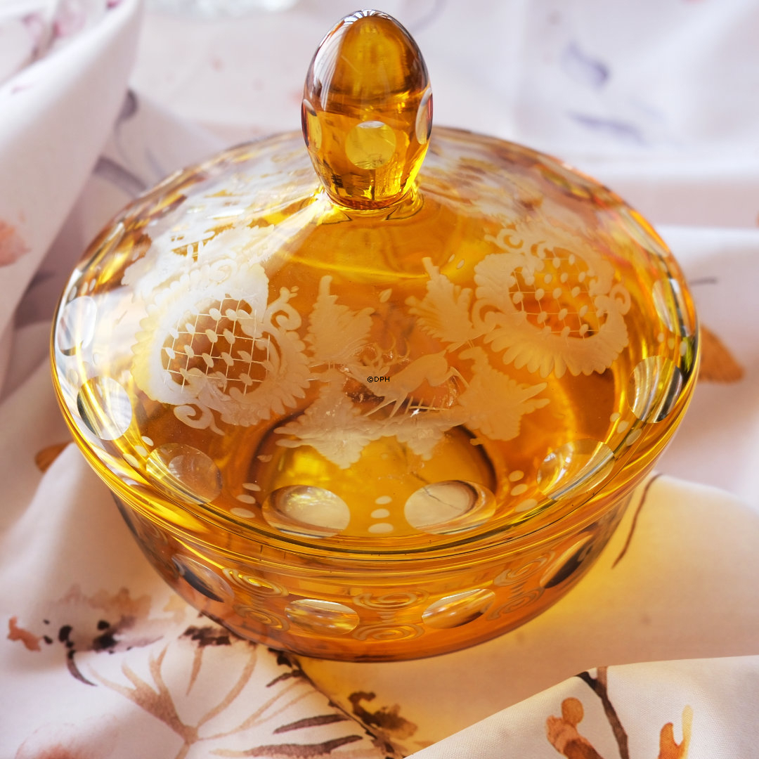 Gelb Glas-Bonbonniere, Schale mit Deckel, mit Gravuren