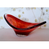 Glas Serviertablett in rot mit gewelltem Rand
