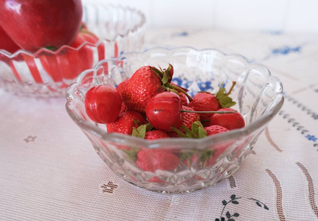 Glasschale mit Schiffen