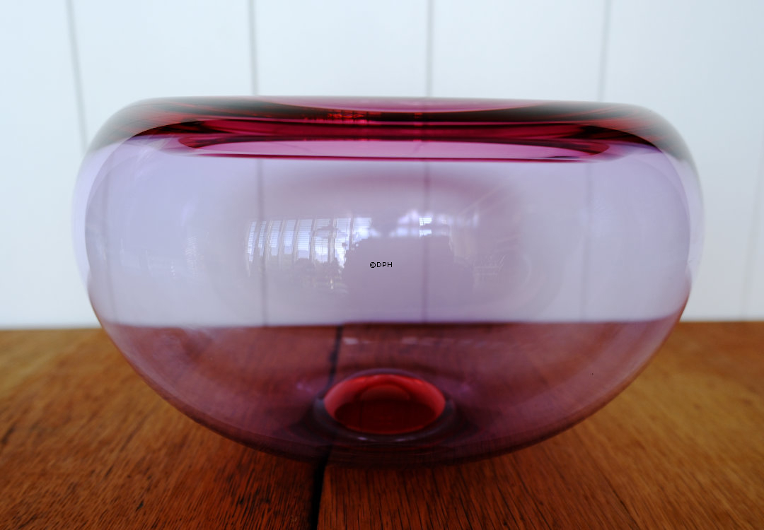 Holmegaard Provence Schale aus rot/rosa Glas.
Mittlere Größe, Durchmesser 27 cm.